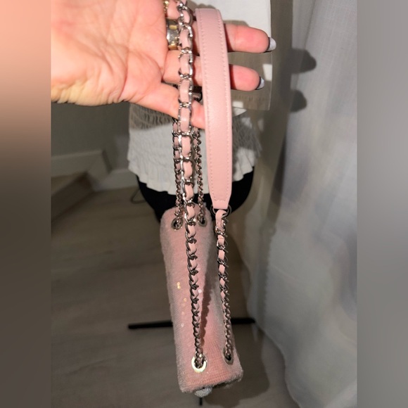 Chanel Mini Waterfall CC Flap Bag
Sequins - Picture 15 of 17